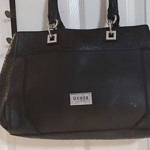 Black Guess handbag brand new condition. Med/ltg size